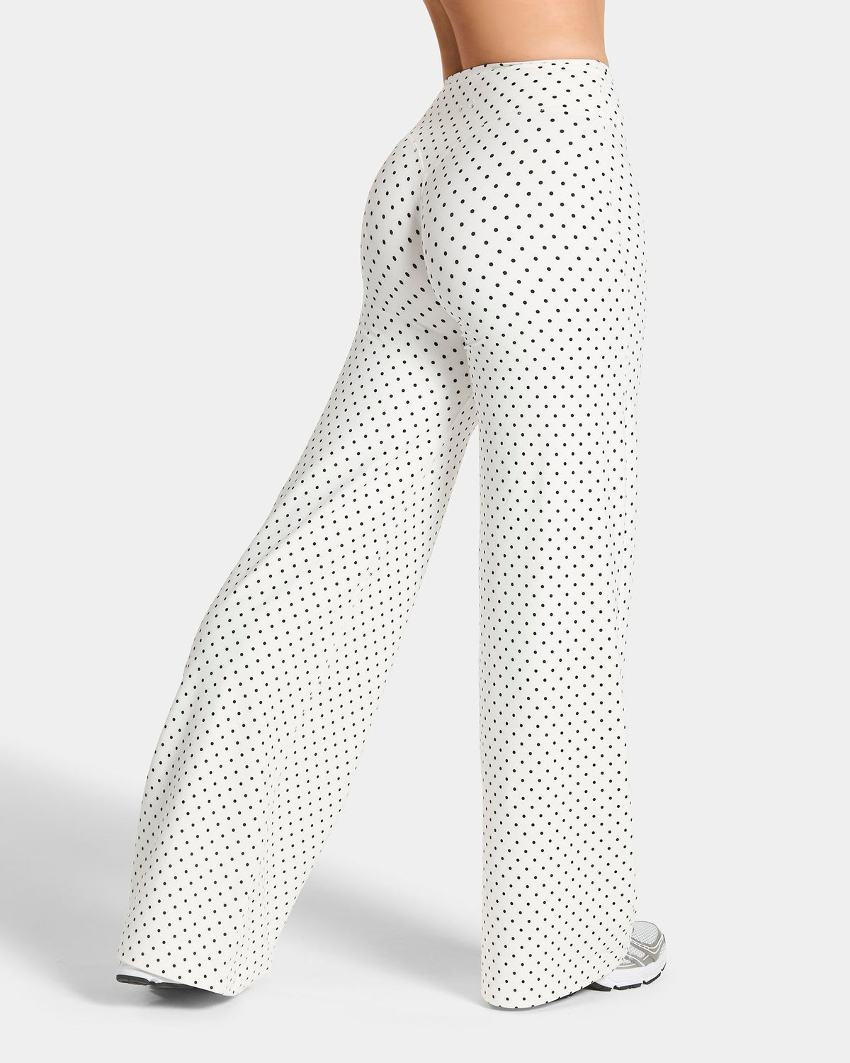 Pantalon à jambe droite et coupe longue Allrounder « pois sur fond blanc »