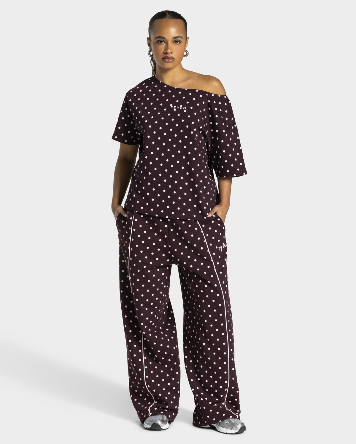 T-shirt Off-Shoulder Contrastline « merlot à pois »