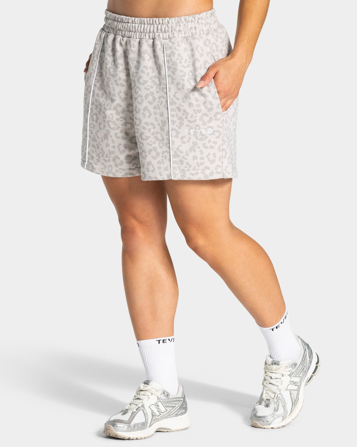 Short oversize Contrastline « Léopard gris clair »
