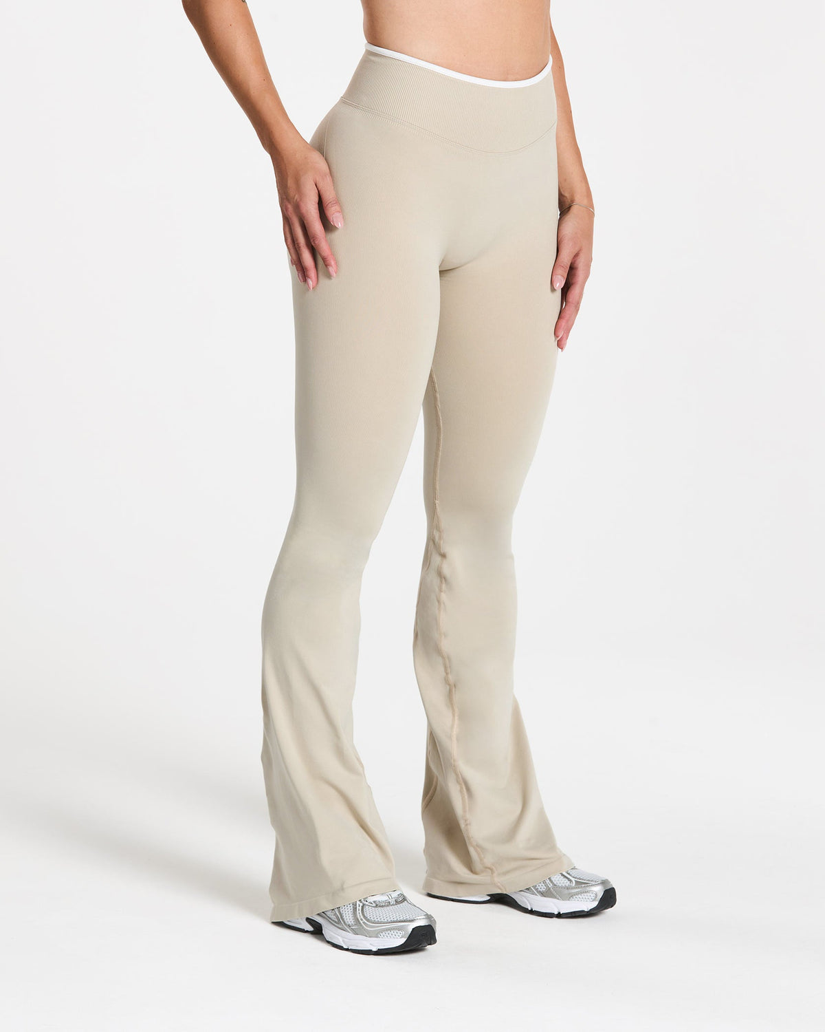 Legging évasé à coupe longue Sculpt Scrunch Contrastline « Cream »
