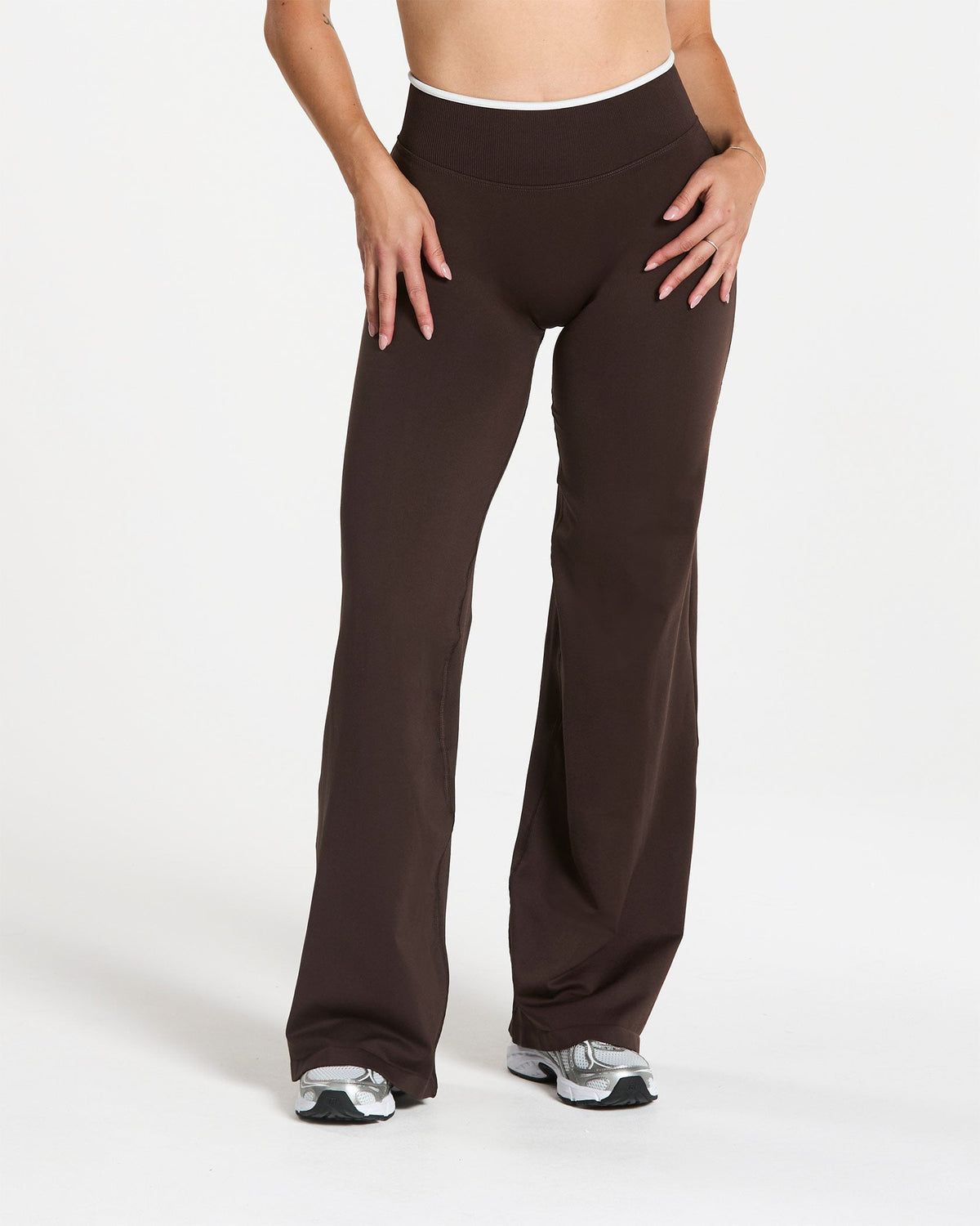 Pantalon Straight Leg Sculpt Scrunch Contrastline coupe longue « Espresso »