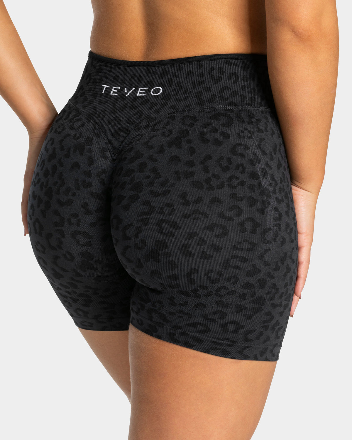 Short Sculpt Scrunch Contrastline « léopard noir »
